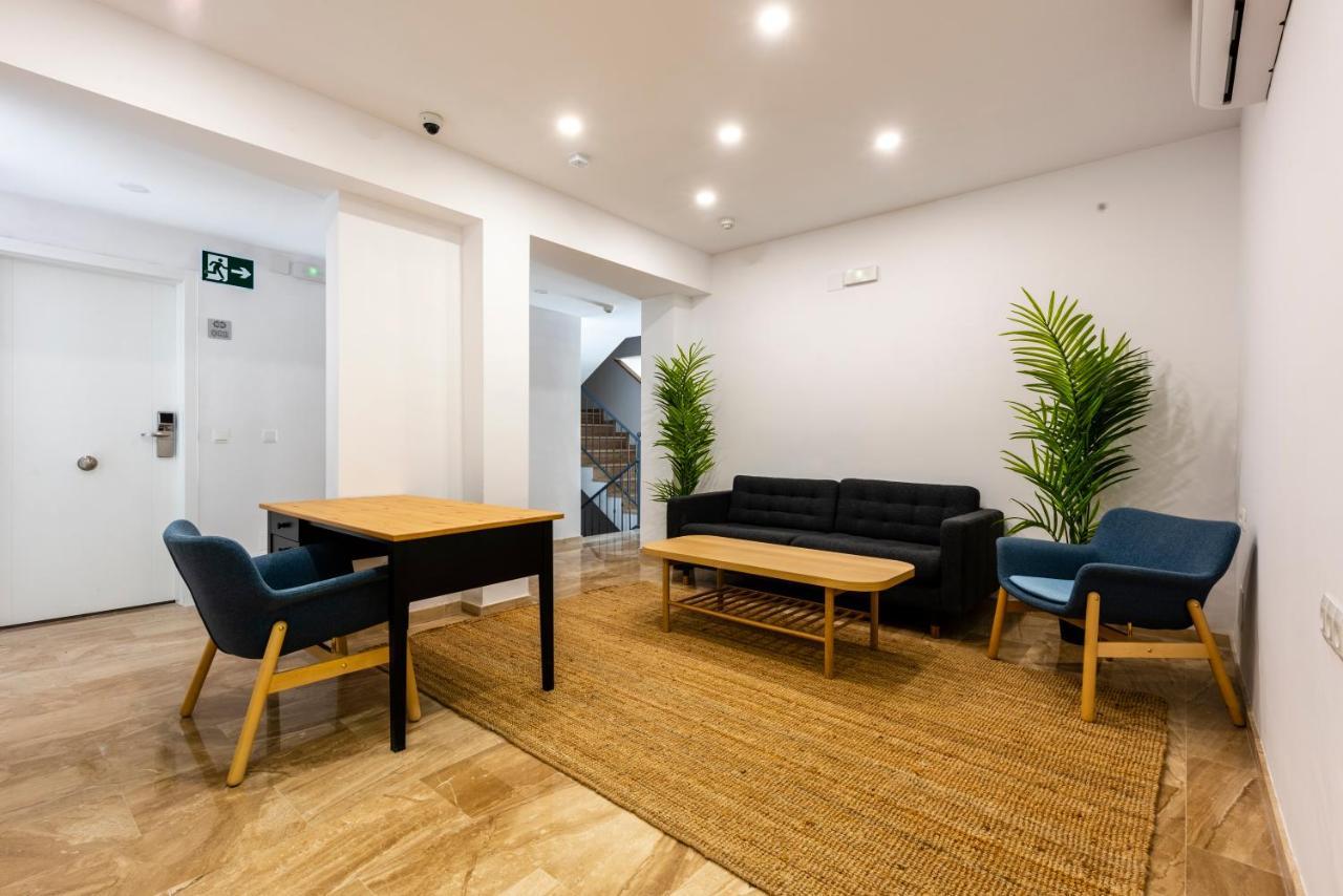 Apartamentos Toboso Plaza Nerja Exterior foto The common room at the University of Roehampton